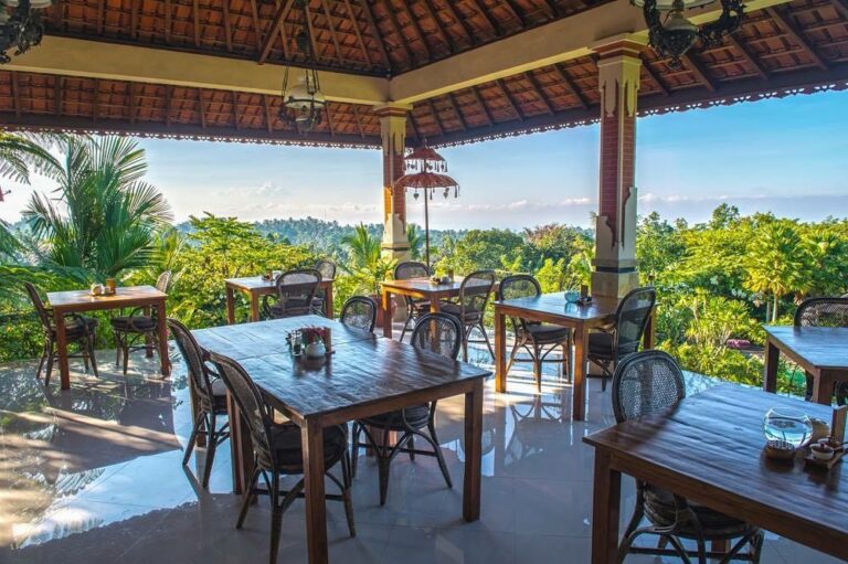 Dine IN your view at the Alassari Plantation restaurant, a la carte dining at its best